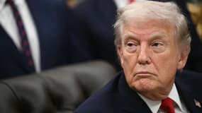 Le président américain Donald Trump présent dans le bureau ovale de la Maison Blanche à Washington, DC, le 29 janvier 2026. 