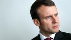 Emmanuel Macron estime que "la figure du roi" est "le grand absent" de la vie politique moderne.
