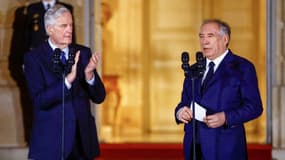 Michel Barnier et François Bayrou à Matignon lors de la passation de pouvoir le 13 décembre 2024