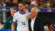 Adrien Rabiot avec Didier Deschamps avec l'équipe de France pendant l'Euro 2024, le 17 juin 2024