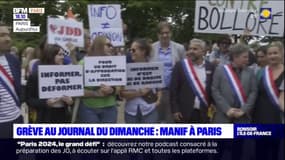 Grève au JDD: des journalistes manifestent devant l'Assemblée nationale