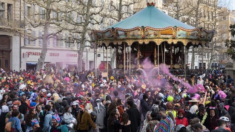 Vue du carnaval à Marseille. 