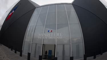 Le commandement de cyberdéfense (Cybercom) est placé sous les ordres du Chef d'État-Major des armées et sous l'autorité du ministre de la Défense.