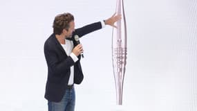 La présentation de la torche olympique à Paris, le 25 juillet 2023.