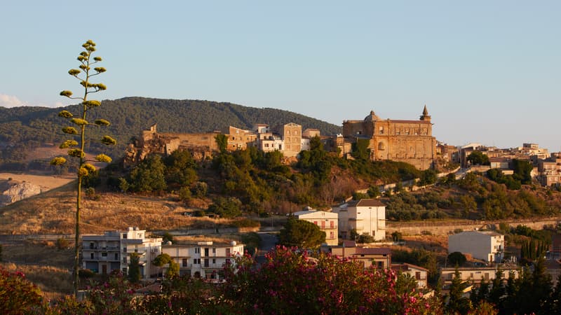 Dans le village sicilien Sambuca, Airbnb recherche un hôte pour gérer l'accueil des voyageurs de la plateforme dans une maison de ville fraîchement rénovée. 