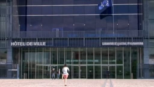 Le parvis de l'Hotal de ville de Montpellier où aura lieu le premier mariage homo de France.