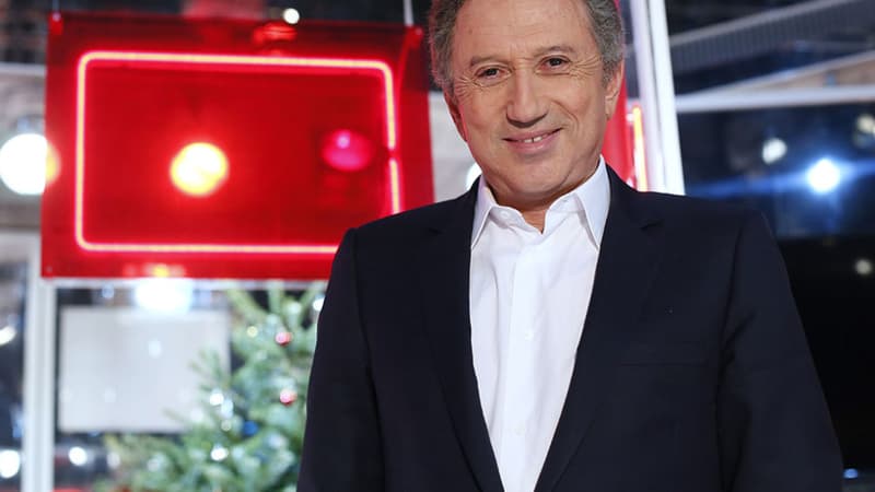 Michel Drucker sur le plateau de "Vivement Dimanche" en décembre 2012.