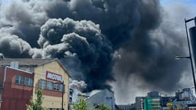 Un incendie dans un entrepôt s'est déclaré à Aubervilliers, ce mardi.