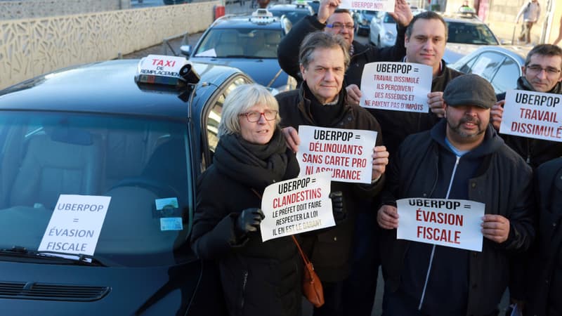 A Bordeaux, des centaines de taxis manifestent mardi contre la concurrence déloyale selon eux d'Uber.