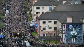 Procession à Derry le 23 mars 2017 pour les funérailles de Martin McGuinness, ancien responsable de l'IRA devenu négociateur du processus de paix