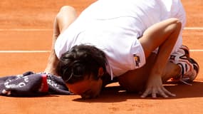 L'Italienne peut embrasser la terre du central. Elle disputera samedi, face à Samantha Stosur, sa première finale en Grand Chelem.