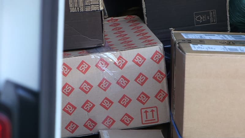 Des colis dans un camion de livraison (Photo d'illustration)
