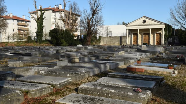 Bayonne: une dizaine de tombes d'un cimetière juif dégradées

