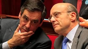 François Fillon et Alain Juppé à l'Assemblée nationale sur la Libye. Le chef de la diplomatie française a précisé que la conduite des opérations serait menée par la coalition, qui se réunira une première fois dans les prochains jours à Londres, Paris ou B