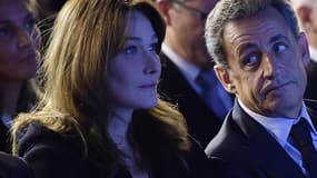 Nicolas Sarkozy et son épouse Carla Bruni, le 14 novembre, lors d'un meeting pendant la campagne des primaires de la droite.