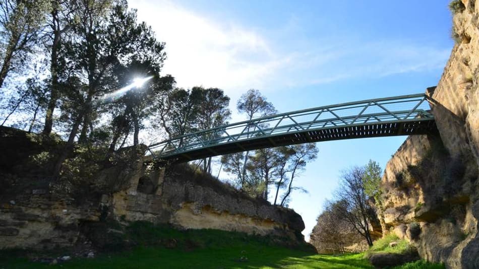 Le site du Château de Cadenet, dans le Vaucluse. Le site du Château de Cadenet, dans le Vaucluse.