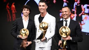Jorge Mendes (à droite) aux côtés de Cristiano Ronaldo et Joao Felix. 