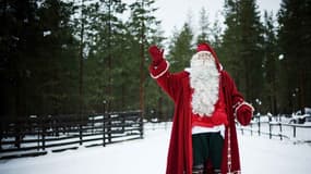 Le père Noël (le vrai) prend la pose en Finlande, le 15 décembre 2011.
