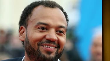 L'humoriste Fabrice Eboué et la maire de Paris Anne Hidalgo sont en désaccord sur la Journée sans voiture.