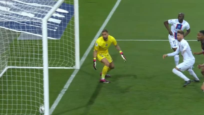 Le ballon n'a pas entièrement franchi la ligne sur la tentative de Dante, Nice-PSG, 8 avril 2023