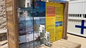 Les casiers sur la plage des Gravettes à Antibes, dimanche 23 juillet.
