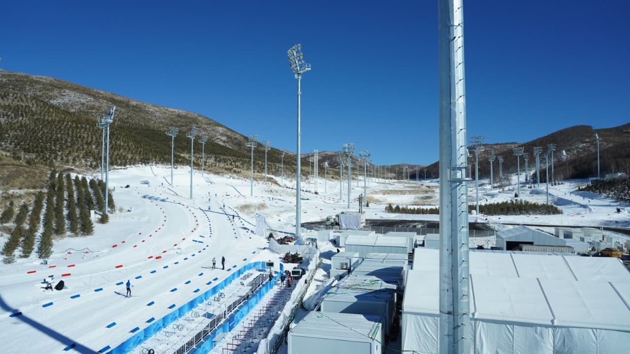 JO 2022: la "forêt d'éclairage" sur la piste de biathlon JO 2022: la "forêt d'éclairage" sur la piste de biathlon