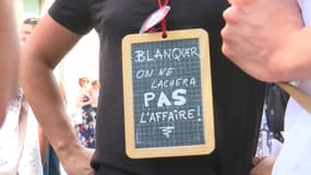 Lors d'une manifestation d'enseignants devant la Sorbonne à Paris le 1er juillet 2019