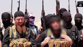 Dans une vidéo postée sur Twitter, des membres de l'EI annoncent avoir pris le contrôle d'un champ pétrolier de l'Est de la Syrie.