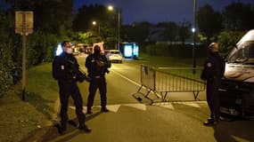 Des forces de police à Eragny (Val-d'Oise) où l'assaillant âgé de 18 ans a été abattu. 