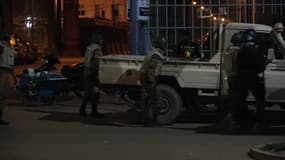 "On a entendu des détonations et on a vu des gens courir." Un témoin raconte l'attaque à Ouagadougou