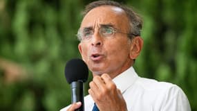 Le président du parti d'extrême droite Reconquête Eric Zemmour s'exprime le 7 septembre 2024 lors de l'Université d’été de Reconquête à Orange, dans le sud de la France
