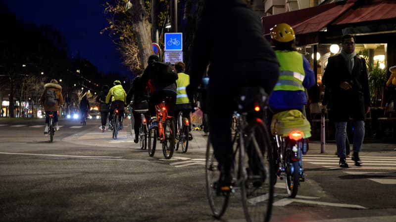 Des cyclistes à Paris en décembre 2019 (photo d'illustration)