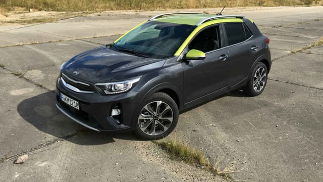 Le Kia Stonic pris en photo sur une base militaire désaffectée en Allemagne. Le SUV compact est disponible en concession à partir du 2 octobre en France.