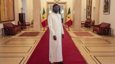 Le président sénégalais Bassirou Diomaye Faye à l'intérieur du palais présidentiel à Dakar le 28 novembre 2024.