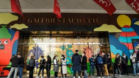 Devant les Galeries Lafayette à Paris, le 19 mai 2021