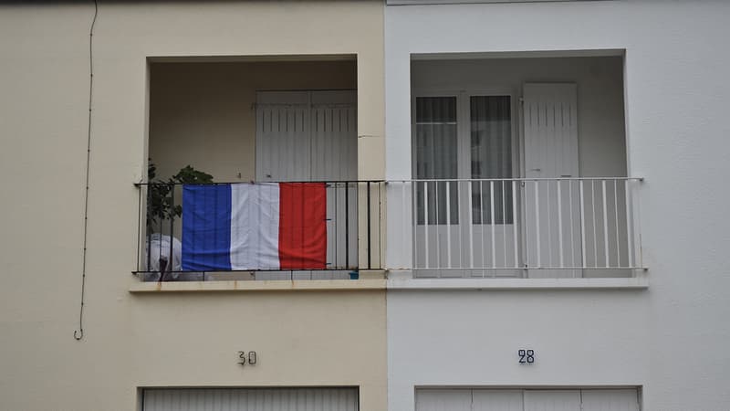 Anne-Marie et Arlette sont sommées de retirer le drapeau tricolore de leur balcon (photo d'illustration).