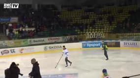 Peter Sagan s'essaye au hockey... sans trop de réussite
