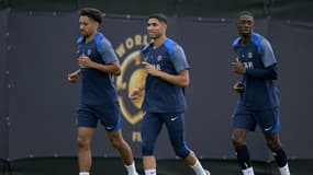 Marquinhos, Achraf Hakimi et Ousmane Dembélé à l'entraînement avec le PSG, le 11 juillet 2025.