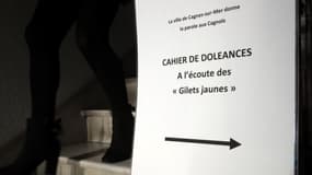 Une pancarte indiquant où se trouve le cahier de doléances de Cagnes-sur-Mer, le 20 décembre 2018. (Photo d'illustration)