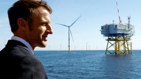 Le président Emmanuel Macron visite le parc éolien offshore de Saint-Nazaire, au large de Guérande en Loire-Atlantique, le 22 septembre 2022