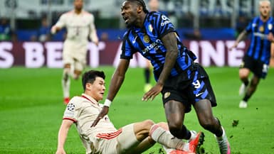 Marcus Thuram taclé par Kim Min-Jae lors du quart de finale retour de Ligue des champions entre l'Inter et le Bayern, le 16 avril 2025.