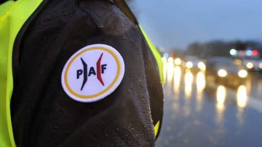 Un policier de la PAF (Police aux frontieres) le 19 novembre 2015 sur l'A31 à Entrange