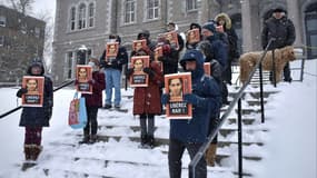 Une manifestation demandant la libération de Raif Badawi à Sherbrooke, près de là où vit sa famille, au Canada, le 24 février 2022