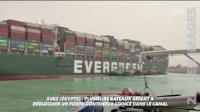 Suez: plusieurs bateaux aident à débloquer un porte-conteneurs coincé dans le canal