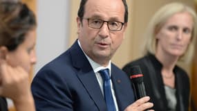 François Hollande le 9 octobre 2014 à Angoulême, lors d'une visite à l'école Ronsard sur le thème de l'autisme.