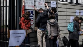 Des enseignants en grève contre la réforme des retraites à Vaulx-en-Velin, le 20 mars 2023