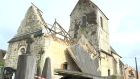 Le toit de l'église effondré à Clerques (Pas-de-Calais) après le passage de la tempête Eunice le 19 février 2022