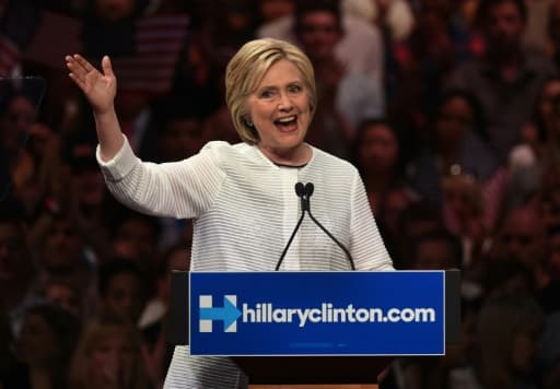 Hillary Clinton lors de
son discours de victoire, le 8 juin 2016 à Brooklyn Hillary Clinton lors de
son discours de victoire, le 8 juin 2016 à Brooklyn