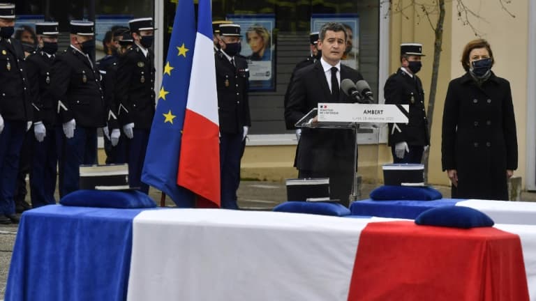 Le ministre de l'Intérieur Gérald Darmanin rend hommage aux trois gendarmes tués par un forcené, le 28 décembre 2020 à Ambert (Puy-de-Dôme)