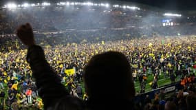 Les supporters nantais envahissent la pelouse après la victoire des Canaris face à Monaco (2-2, 4-2 t.a.b.) en demi-finale de la Coupe de France, le 2 mars 2022 au Stade de La Beaujoire